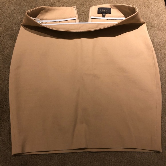 Aritzia Babaton tan mini skirt - Picture 1 of 1